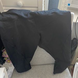 Black cropped Lulu lemon leggings size 8